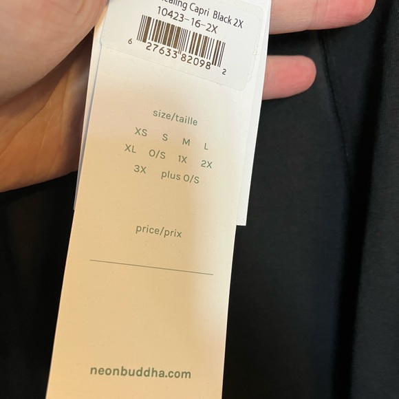 Neon Buddha Scene Stealing Capris NWT 2X - Picture 5 of 5